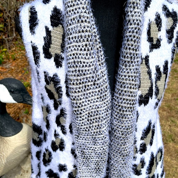 Animal Print Vest - Picture 3 of 4